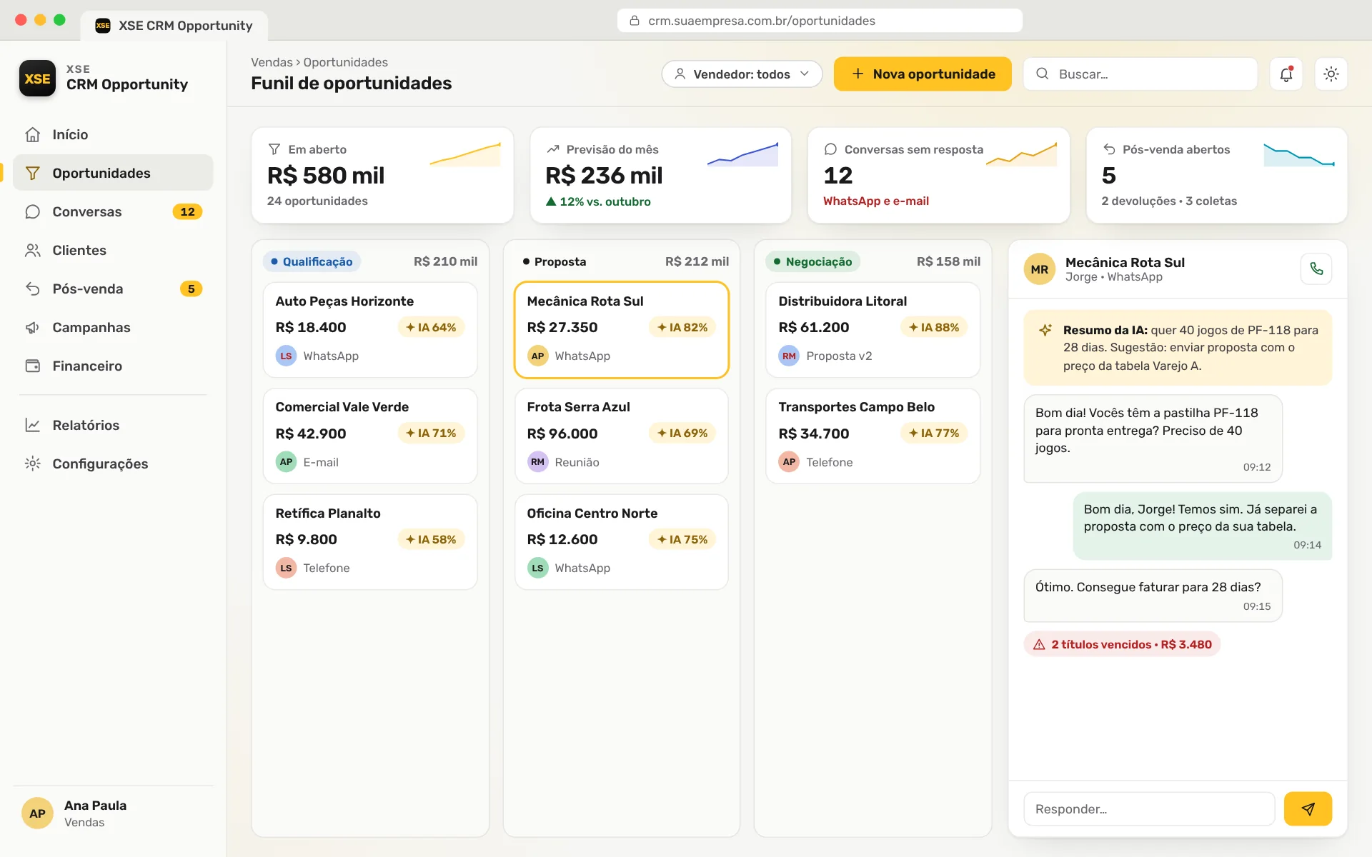 Tela ilustrativa do XSE CRM Opportunity com funil de oportunidades e conversa de WhatsApp